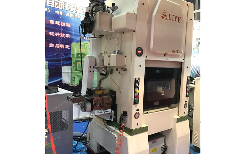 衝床（chuáng）送料機